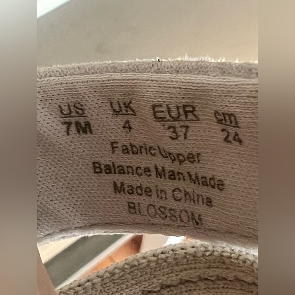 Dr. Scholl's women’s Blossom Vapor Grey block sandals in size 7. - Picture 8 of 9